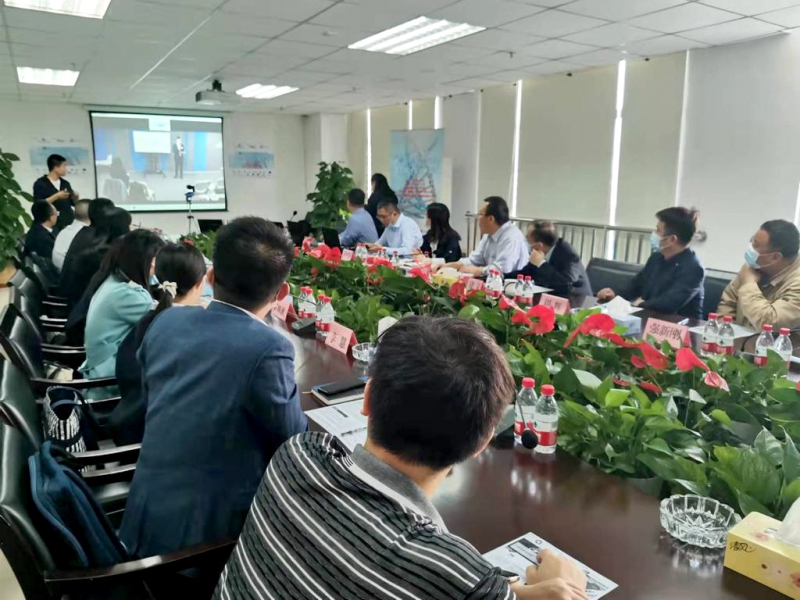 STC (香港標準及檢定中心) 獲邀在「大灣區檢測認証行業交流研討會 - 東莞站」擔任講員，由 STC 化學、食品及藥物部銷售及市場推廣助理經理韓燕女士分享香港食品條例概況，研討會於莞港兩地現場及網上同步進行。     香港測檢認証協會在「工商機構支援基金」支持下與香港生產力促進局合作推行「為香港測試及認証業開拓大灣區市場的策略及機會」項目。今次研討會邀請了來自香港及東莞檢測認証界的相關部門官員及專家，分享大灣區及東莞檢測認証行業的政策、市場、規管、發展趨勢等資訊。